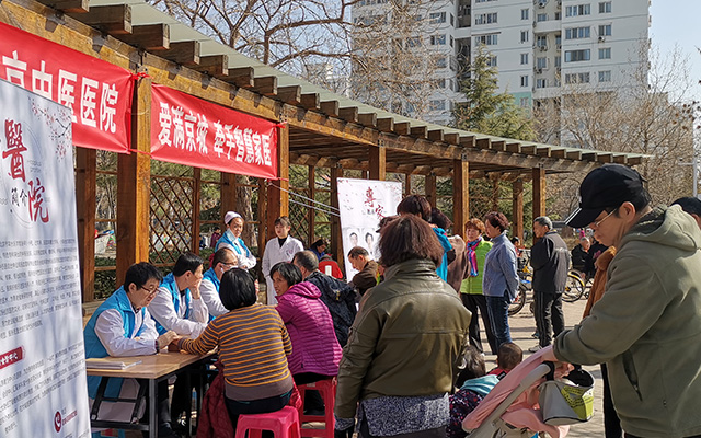 【学雷锋日】千亿平台,千亿（中国）举办“爱满京城，牵手智慧家医”志愿服务活动(图2)