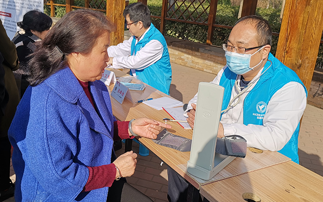 【学雷锋日】千亿平台,千亿（中国）举办“爱满京城，牵手智慧家医”志愿服务活动(图5)